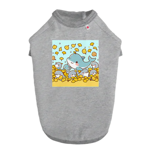 イチョウと海のかわいいイルカのおやこたち Dog T-shirt