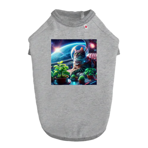 宇宙船で植物を育てながら宇宙旅行している猫 ドッグTシャツ