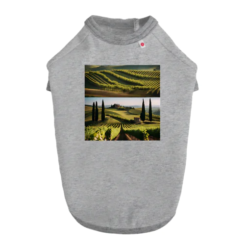 綺麗な緑が並ぶブドウ畑と木々の景色 ドッグTシャツ