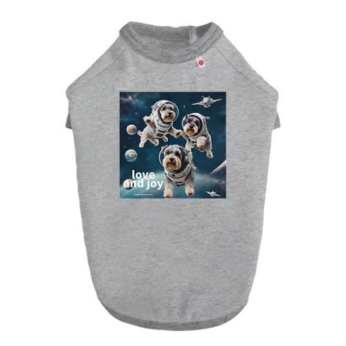 宇宙遊泳するミニチュアシュナウザー Dog T-shirt