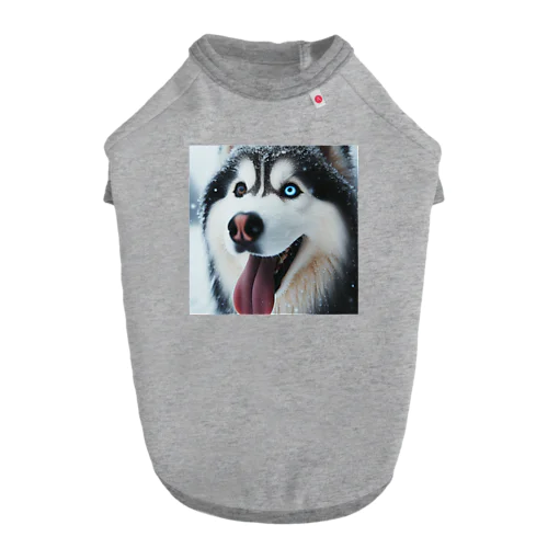 【ユニークな魅力が溢れるオッドアイハスキー！】 Dog T-shirt