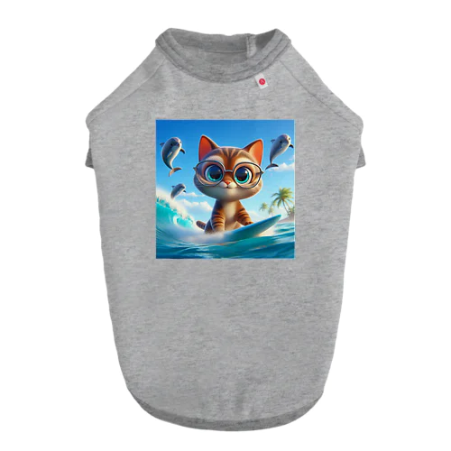 お気に入りのサーフボードでサーフィンする猫 Dog T-shirt