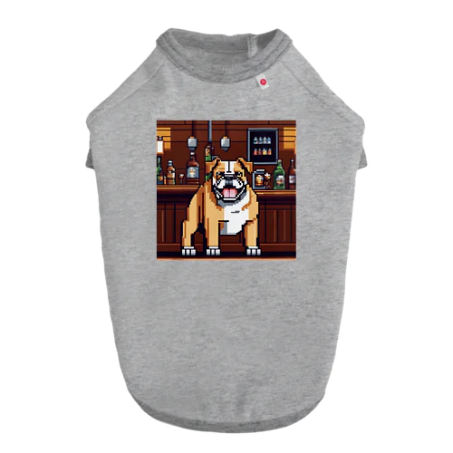 バーに来たブルドッグ Dog T-shirt