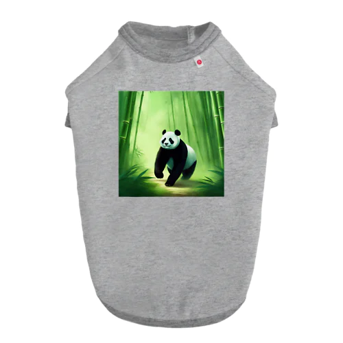 竹林の中を歩くパンダ ドッグTシャツ