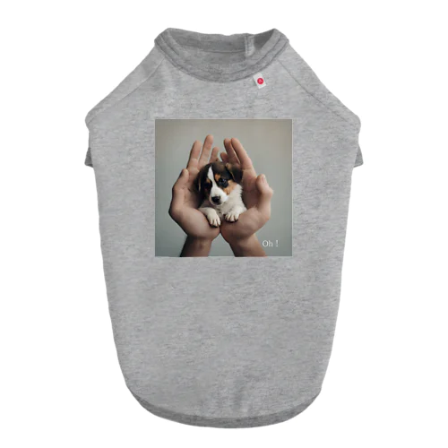 手と犬 Dog T-shirt