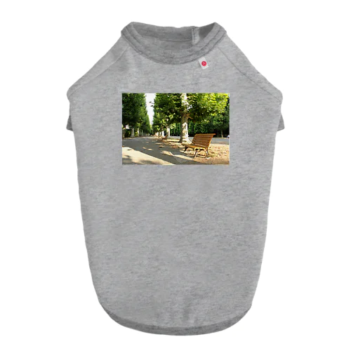 フレンチ風公園でゆっくり休憩しましょう Dog T-shirt