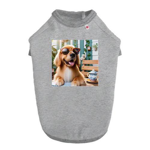 サングラスをかけた、かわいい犬 Marsa 106 ドッグTシャツ