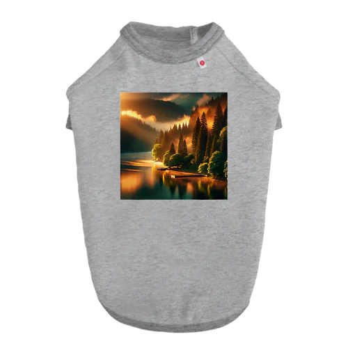 湖畔の静寂な日の出 ドッグTシャツ