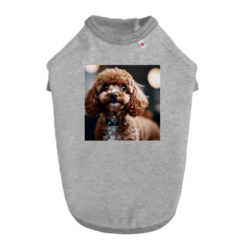 首をかしげているトイプードル Dog T-shirt