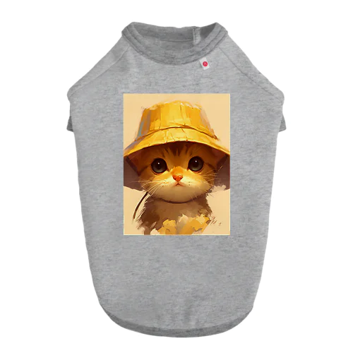 帽子をかぶった可愛い子猫 Marsa ドッグTシャツ