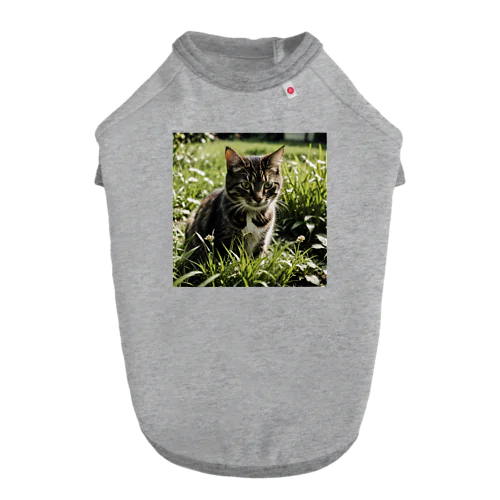 草むらの猫 Dog T-shirt