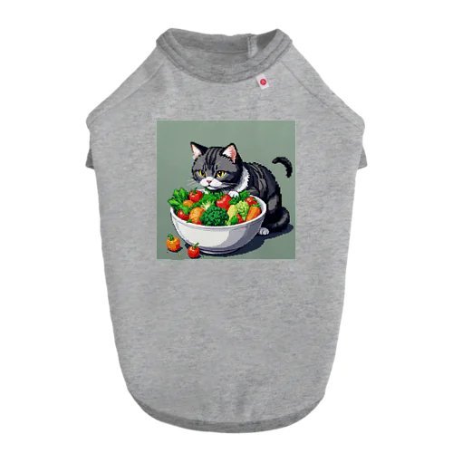 可愛い猫ちゃんは健康的な食生活をエンジョイ中 ドッグTシャツ