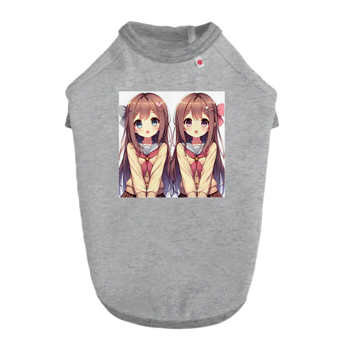 愛らしい可愛い双子の姉妹 ドッグTシャツ