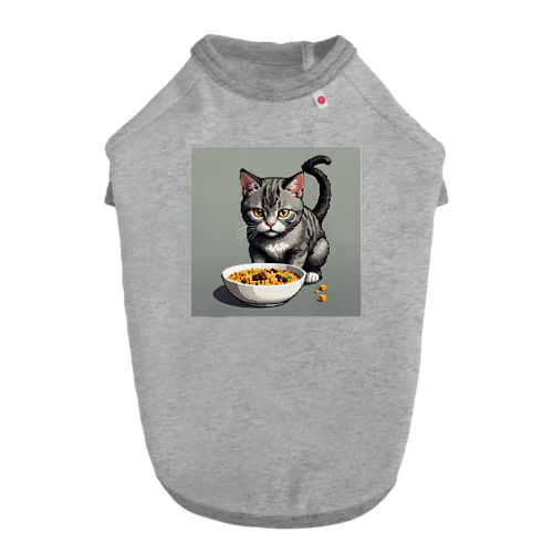 ご飯を食べている猫ちゃん ドッグTシャツ