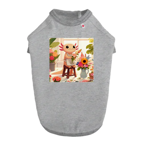 フラワーアレンジメントをしているかわいいウーパールーパー Dog T-shirt