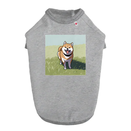 草原にたたずむ柴犬 Dog T-shirt