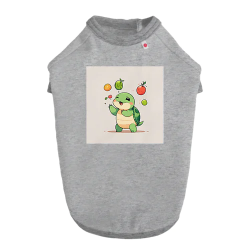 かわいいカメのジャグリングフルーツ ドッグTシャツ