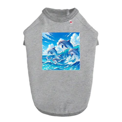 海で遊ぶイルカたちの楽しい風景 ドッグTシャツ