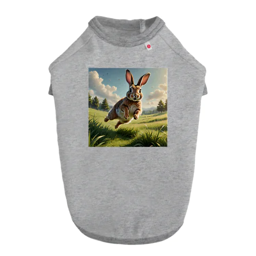 跳ねているウサギ Dog T-shirt