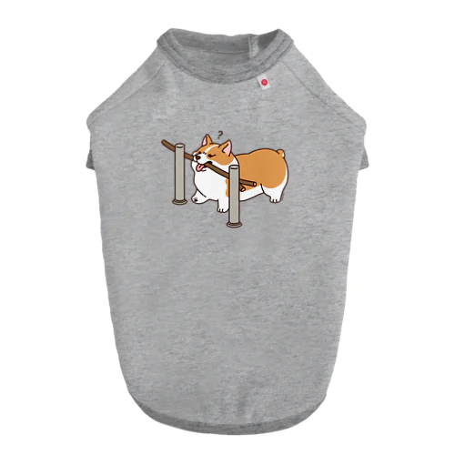 棒が引っかかって前に進めないコーギー Dog T-shirt