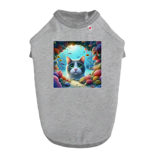 珊瑚に癒される猫 ドッグTシャツ