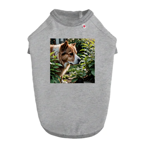 草と犬 ドッグTシャツ