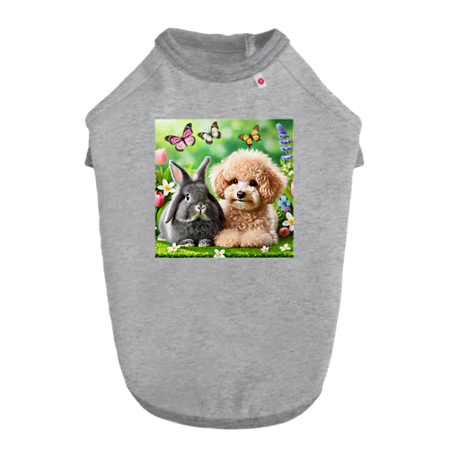 うさぎのネザーランドドワーフと犬のトイプードル ドッグTシャツ