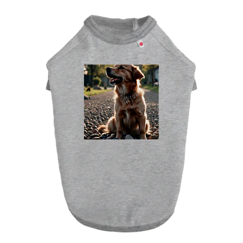 日の影に隠れる犬 dog sunshin opposite Dog T-shirt