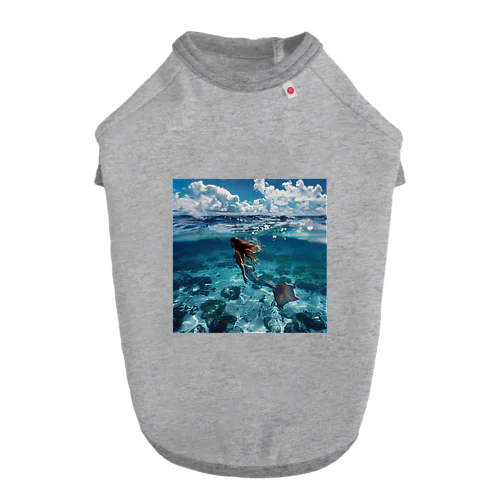 モルジブの大海原で人魚が泳いでいますsanae2074 ドッグTシャツ