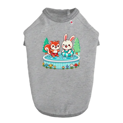 リスちゃんとウサギちゃんの水泳大好き ドッグTシャツ