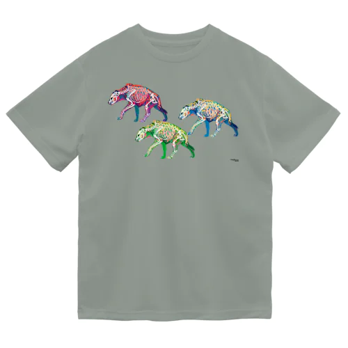 ３ひきのブチハイエナ ドライTシャツ