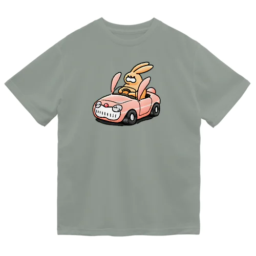 うさぎカーを運転するうさぎ Dry T-Shirt
