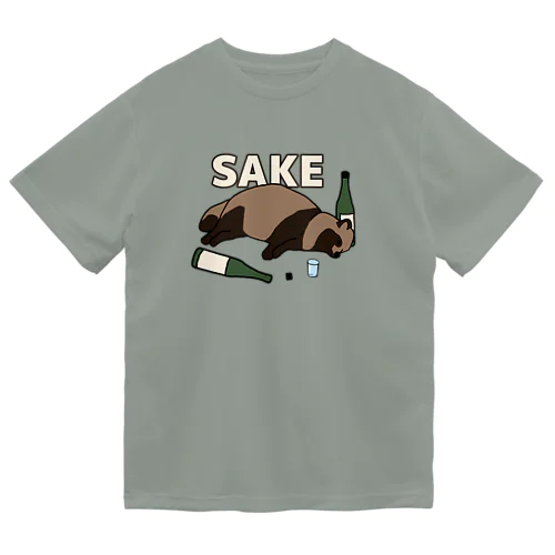 タヌキと日本酒 Dry T-Shirt