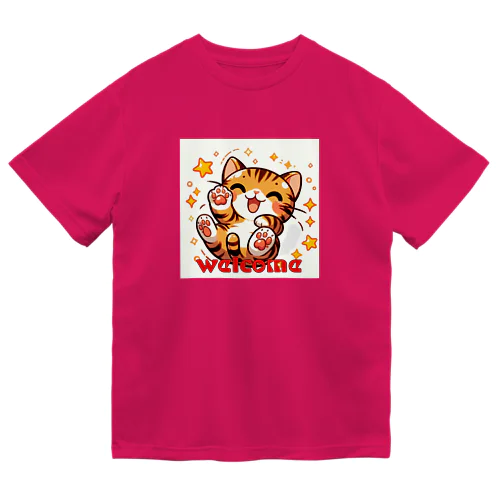 楽しく笑う肉球の猫ちゃん Dry T-Shirt