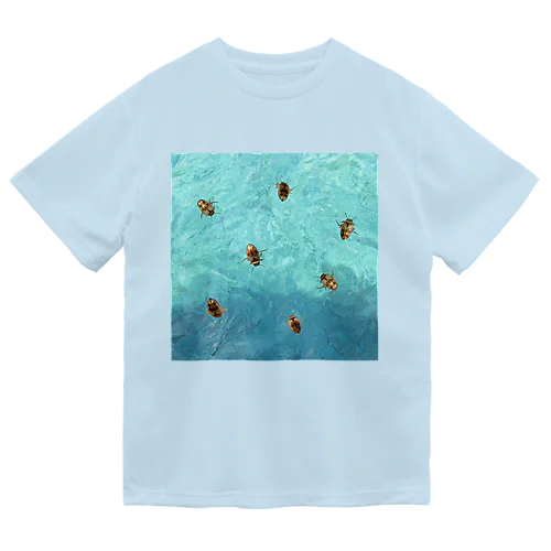 海を泳ぐチャイロチビゲンゴロウ ドライTシャツ