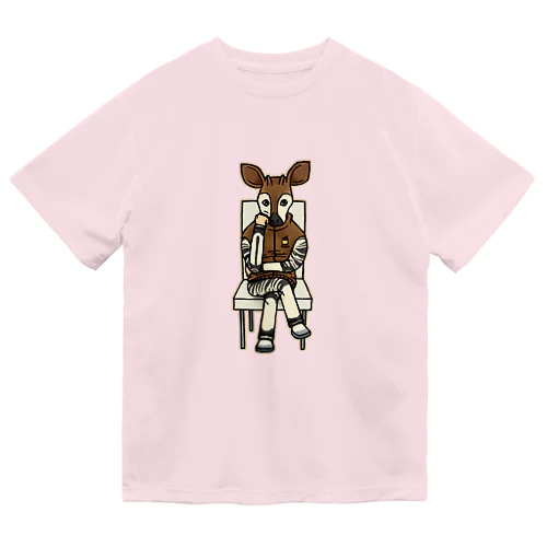 物思いにふけるオカピ氏 Dry T-Shirt