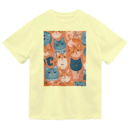 少し不思議なねこのアート Dry T-Shirt