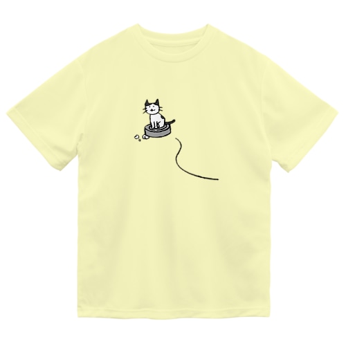 ルンバに乗るネコさま Dry T-Shirt