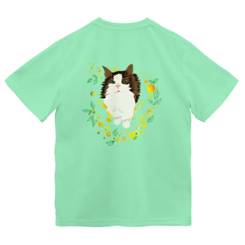 Cats, plums and leaves ドライTシャツ