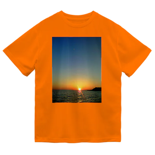 200803121721000　水に沈む太陽 Dry T-Shirt