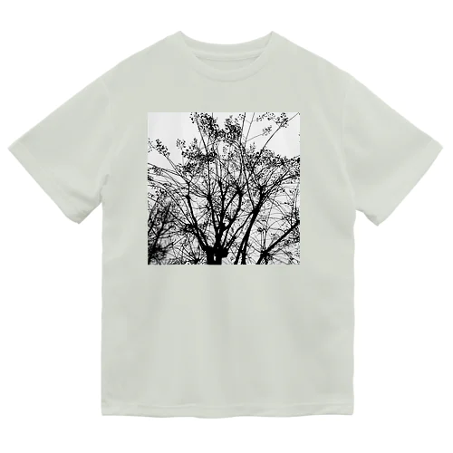 春を待つ(モノクロ) Dry T-Shirt