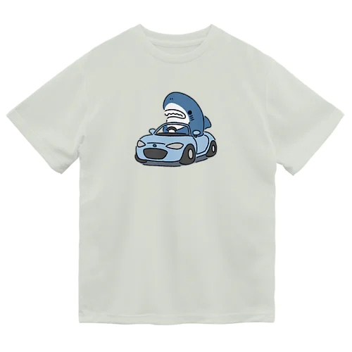 オープンカーに乗るサメ2024 Dry T-Shirt