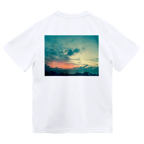 久米島の空 Dry T-Shirt