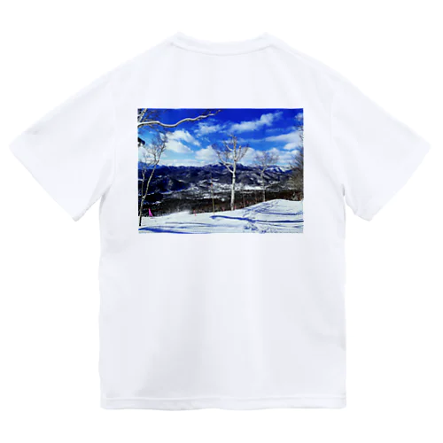 白樺と雪景色 Dry T-Shirt