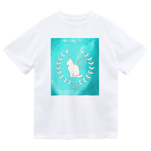 エメラルドグリーンの海と羽ねこさん Dry T-Shirt