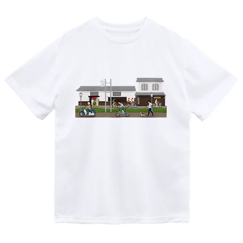 観光地の古民家と自転車 Dry T-Shirt