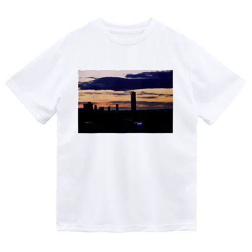 札幌の夕日 Dry T-Shirt