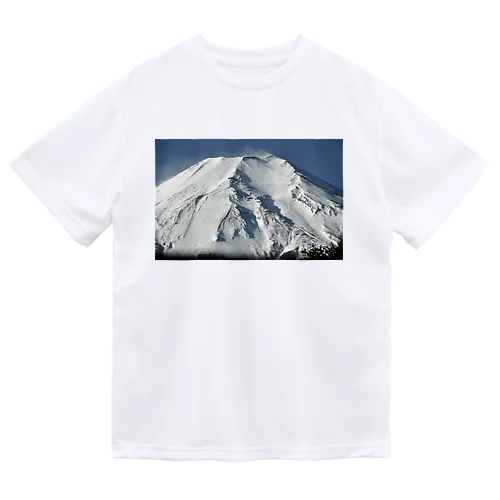 冠雪した富士山_003 ドライTシャツ