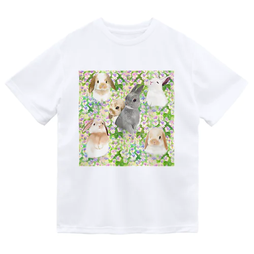 パンジーのお花畑とかわいいうさぎたちのシームレスパターンイラスト Dry T-Shirt