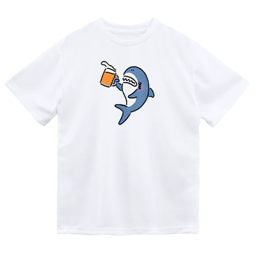 ビールジョッキを掲げるサメ ドライTシャツ
